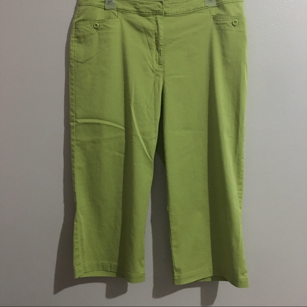 Chico’s Green Capris | Size 2 (12)
